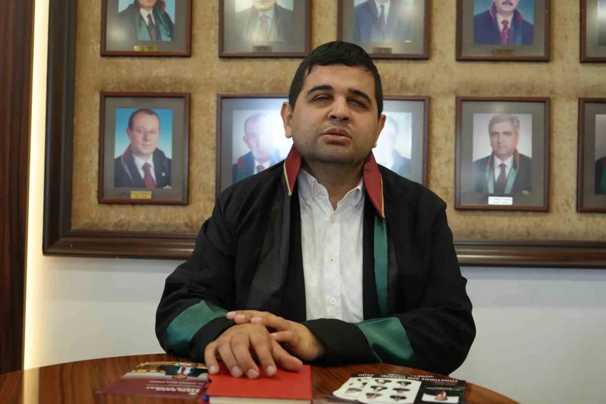 Doğuştan yüzde 90 görme engelli Avukat Mehmet Emre Kalaycı, Kocaeli Barosu 39. Dönem Başkanlığına aday oldu.