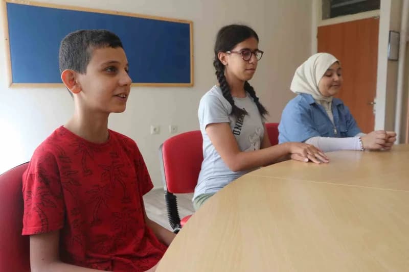 Adana’da Görme engelli Rehber öğretmen Hasan Akyürek, 20 yıldır kendisi gibi Görme engelli öğrencilerin eğitim hayatları