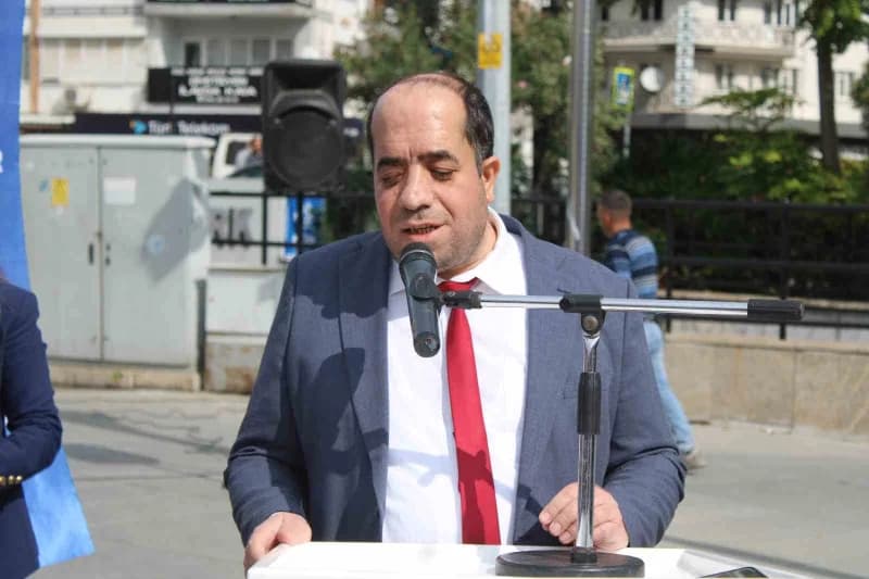 15 Ekim Dünya Beyaz Baston Körler Güvenlik Günü’nde açıklama yapan Altı Nokta Körler Derneği Aydın Şube Başkanı Bayram Ö