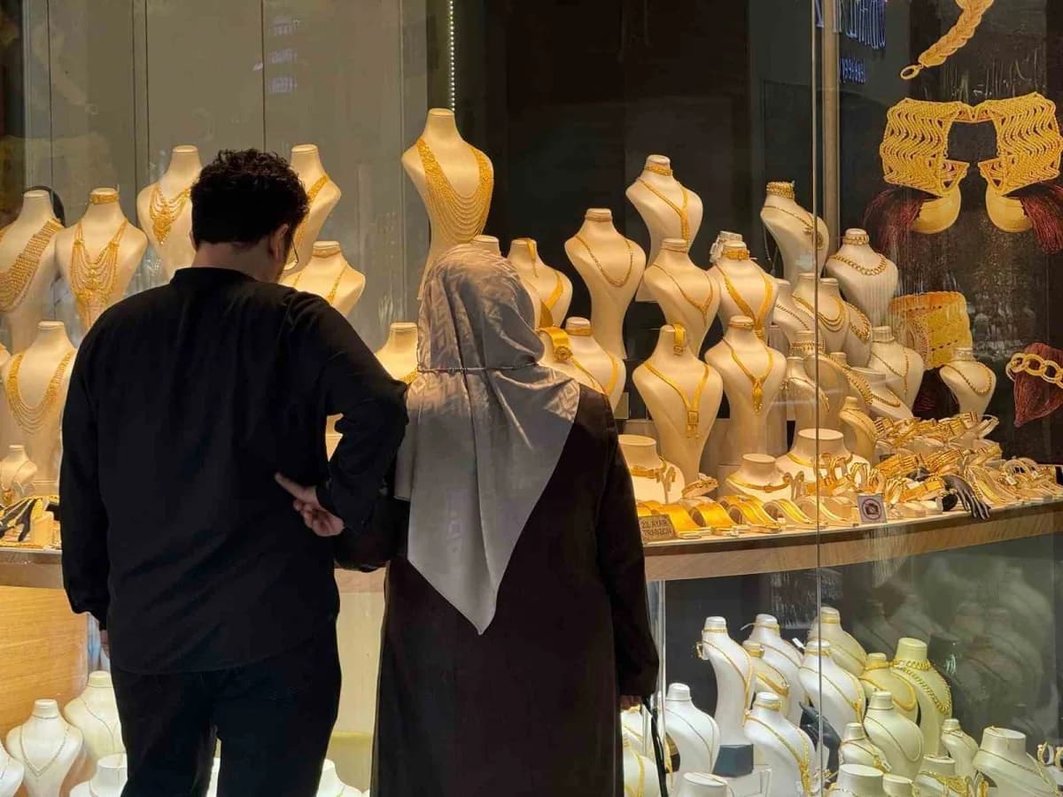 Gram altının 6 bin 550 lira seviyesine gerilediği piyasada, fiyatların daha da düşebileceği beklentisiyle yatırımcıların