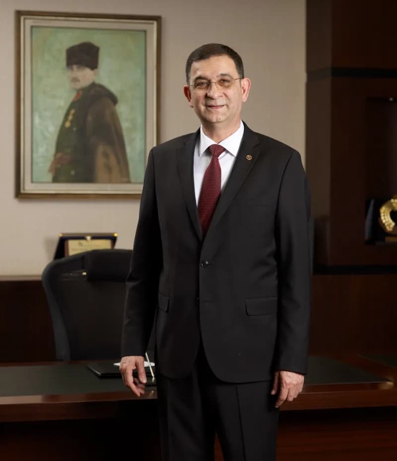 Gaziantep Sanayi Odası Başkanı Adnan Ünverdi basın açıklaması yaparken