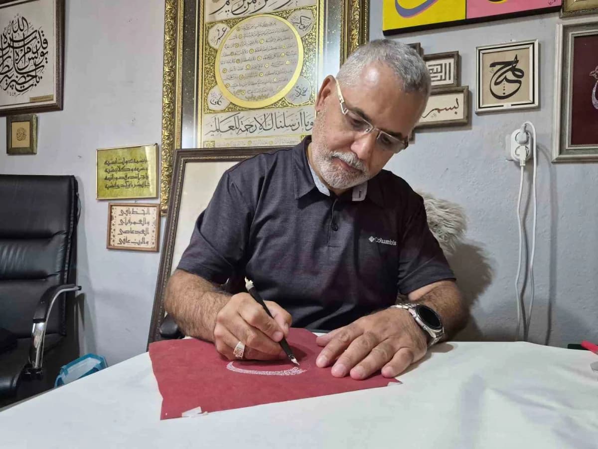 Eskişehirli Hattat Dr. Hüseyin Fidan, ‘Gubârî’ konusunda uzman hattatlar arasında yer alıyor.