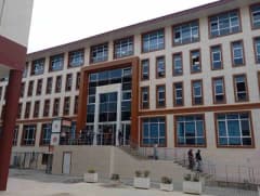 Yalova 1. Ağır Ceza Mahkemesi binası önünde dava süreci