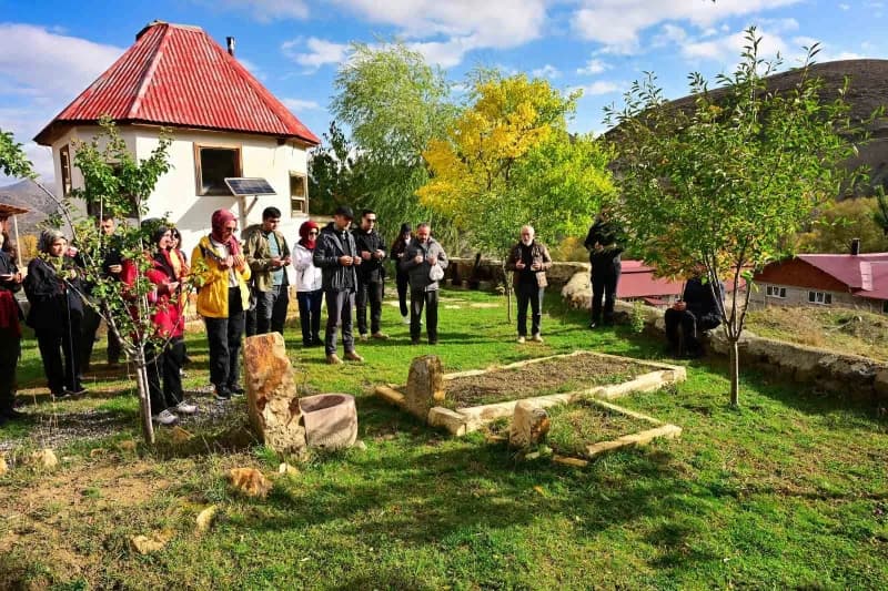 Gümüşhane Dağcılık, Doğa Sporları Gençlik ve Spor Kulübü Derneği (GÜDAK) üyesi sporcular, Hazan mevsimiyle birlikte adet