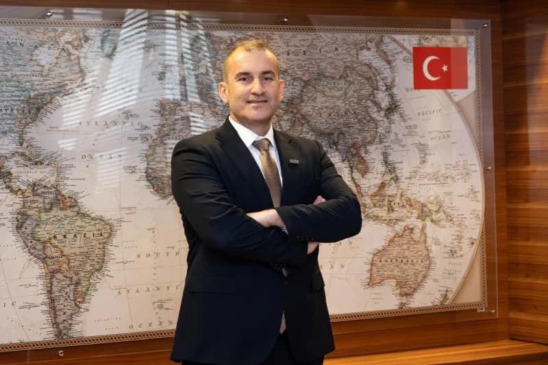 Güneydoğu Anadolu bölgesinde kuru meyve ihracatını simgeleyen kuru kayısı ve Antep fıstığı ürünleri