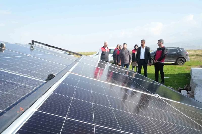 Muş’un Kızılağaç beldesinde kurulan güneş enerjili sulama sistemiyle tarımsal üretimde enerji maliye