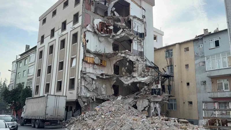 Maltepe'de yaşanan bina faciasının ardından İstanbul'un yapı stoğu ve yapı güvenliği yeniden gündeme geldi. Kent genelin