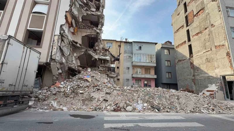 Maltepe'de yaşanan bina faciasının ardından İstanbul'un yapı stoğu ve yapı güvenliği yeniden gündeme geldi. Kent genelin