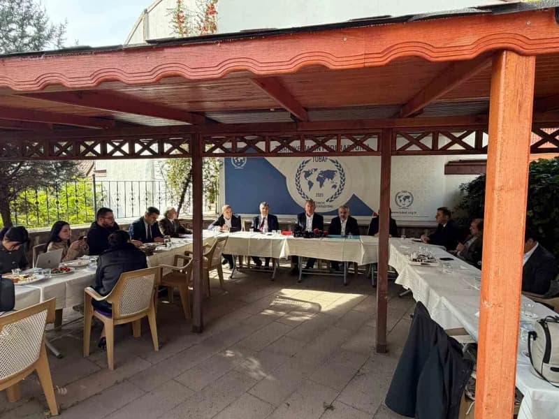 CHP Genel Koordinatörü Gürsel Tekin, Türkiye Basın Federasyonu tarafından düzenlenen Anadolu Sohbetl