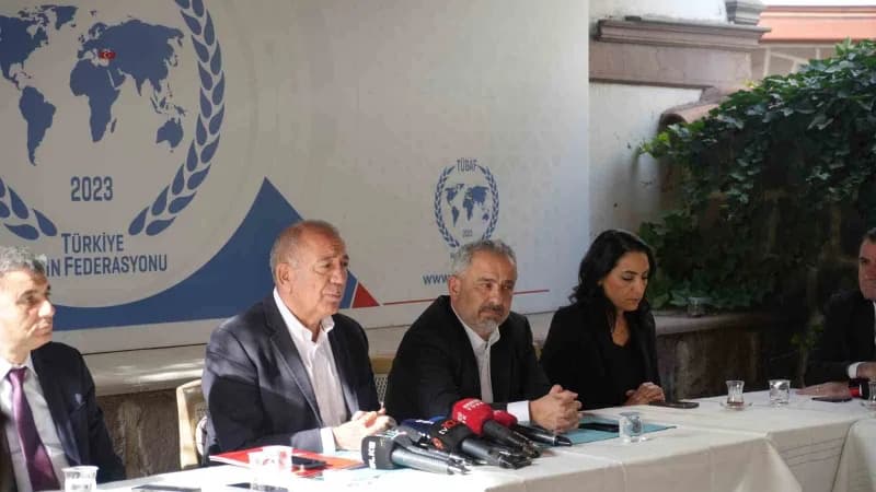 CHP Genel Koordinatörü Gürsel Tekin, Türkiye Basın Federasyonu tarafından düzenlenen Anadolu Sohbetl