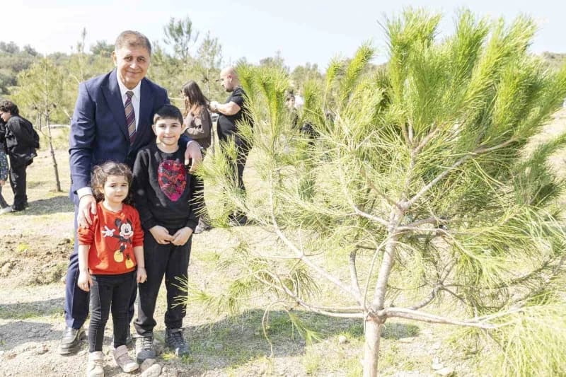 İzmir Büyükşehir belediye başkanı cemil tugay