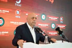 HAK-İŞ 51. kuruluş yıl dönümü programında konuşma yapan yetkililer ve katılımcılar