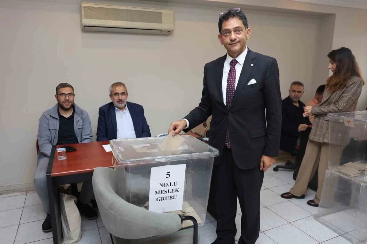 Hakan Oral Erzurum Ticaret Borsası Yönetim Kurulu Başkanlığına yeniden seçildi