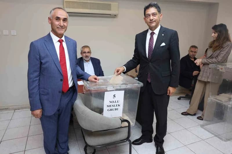 Erzurum Ticaret Borsası Yönetim Kurulu Başkanlığına yeniden seçilen ve seçimlere tek aday olarak giren Hakan Oral, seçim
