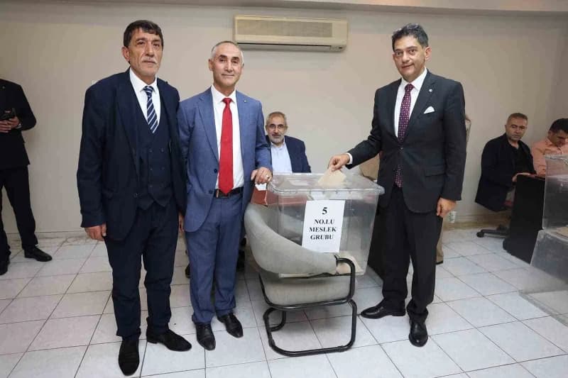 Erzurum Ticaret Borsası Yönetim Kurulu Başkanlığına yeniden seçilen ve seçimlere tek aday olarak giren Hakan Oral, seçim