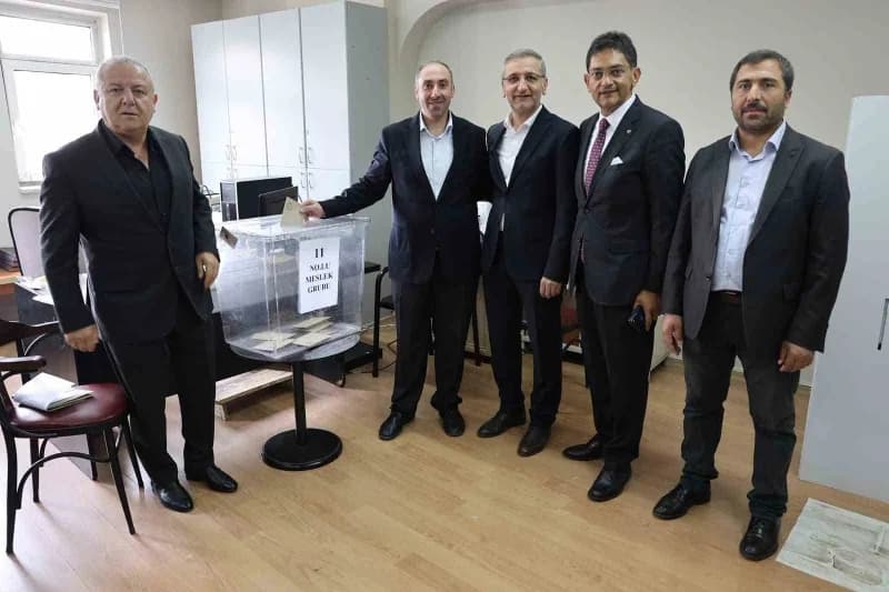 Erzurum Ticaret Borsası Yönetim Kurulu Başkanlığına yeniden seçilen ve seçimlere tek aday olarak giren Hakan Oral, seçim