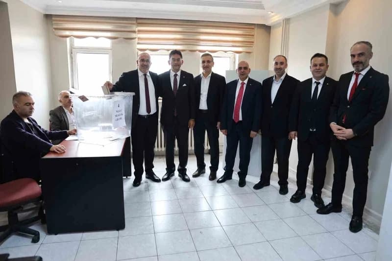 Erzurum Ticaret Borsası Yönetim Kurulu Başkanlığına yeniden seçilen ve seçimlere tek aday olarak giren Hakan Oral, seçim