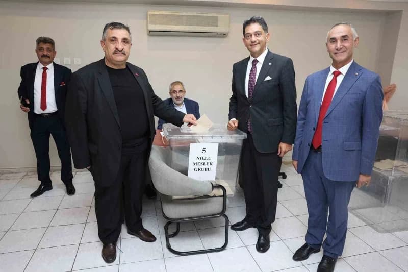 Erzurum Ticaret Borsası Yönetim Kurulu Başkanlığına yeniden seçilen ve seçimlere tek aday olarak giren Hakan Oral, seçim