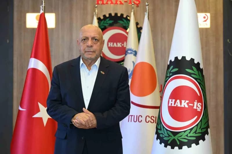 HAK-İŞ Genel Başkanı Mahmut Arslan 29 Ekim Cumhuriyet Bayramı mesajı açıklaması yapıyor