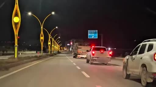 Hakkari Yüksekova’da arı kovanlarına gizlenmiş uyuşturucu maddelerin ele geçirildiği operasyon görüntüsü