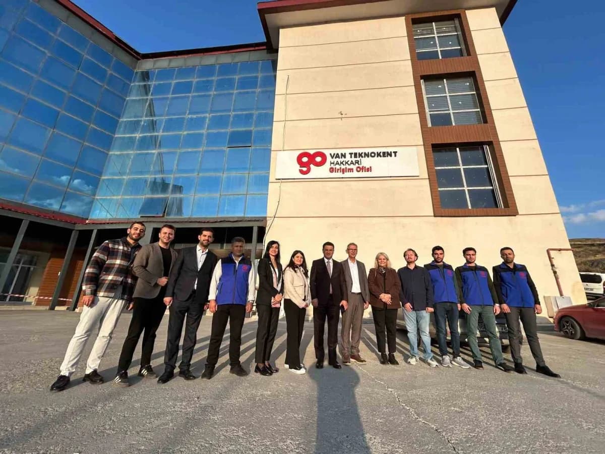 Van Yüzüncü Yıl Üniversitesi (Van YYÜ) ile Hakkâri Üniversitesi ortaklığında hayata geçirilen Girişi