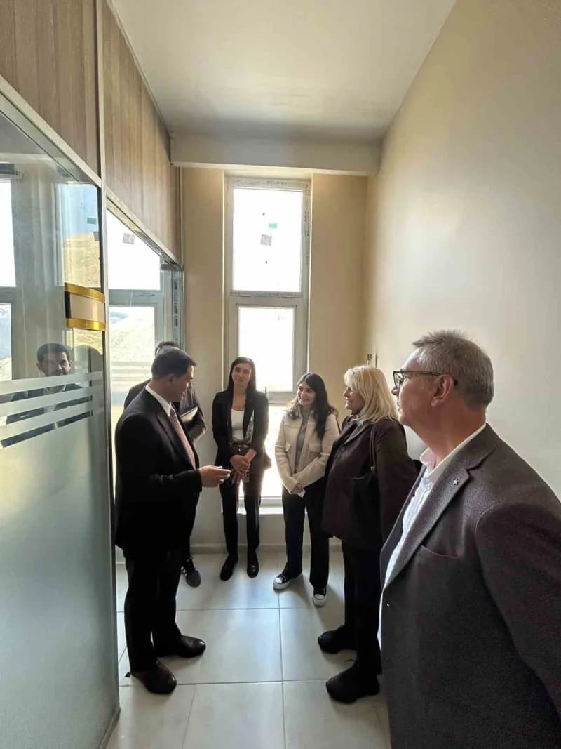 Van Yüzüncü Yıl Üniversitesi (Van YYÜ) ile Hakkâri Üniversitesi ortaklığında hayata geçirilen Girişi
