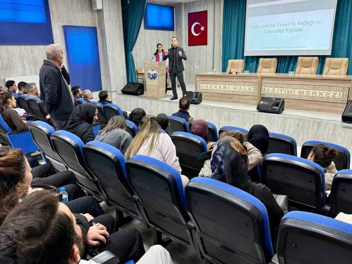 Hakkâri’de öğrencilerin güvenli ve huzurlu Eğitim alması amacıyla 230 bahçe görevlisi ve 389 temizlik personeline Güvenl