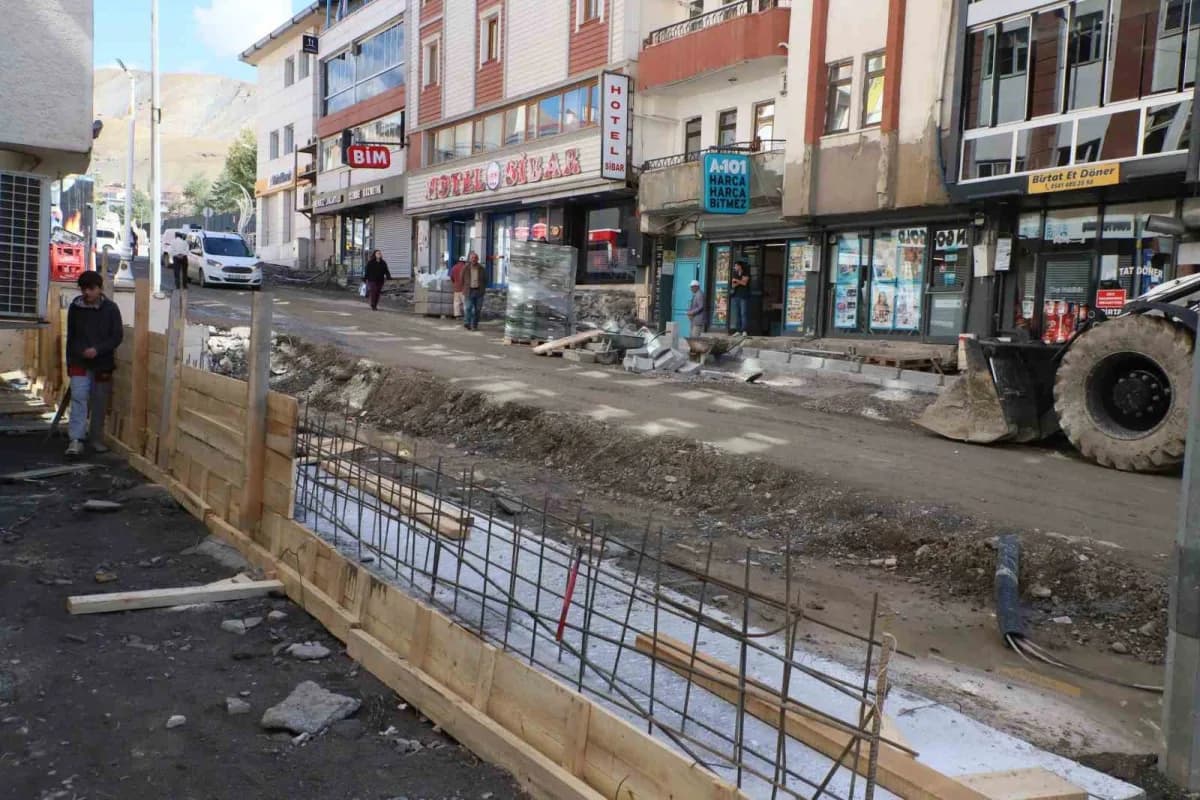 Hakkari’de 2026-KPSS Ön Lisans oturumu nedeniyle Emniyet ekipleri sınav merkezleri çevresinde yoğun güvenlik önlemleri a