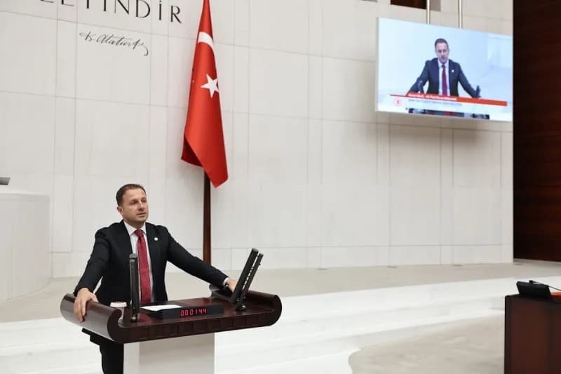 AK Parti Bursa Milletvekili Ahmet Kılıç, Halk TV’ye kayyum atanmasının kanalın yayın politikasıyla ilgili olmadığını, İs