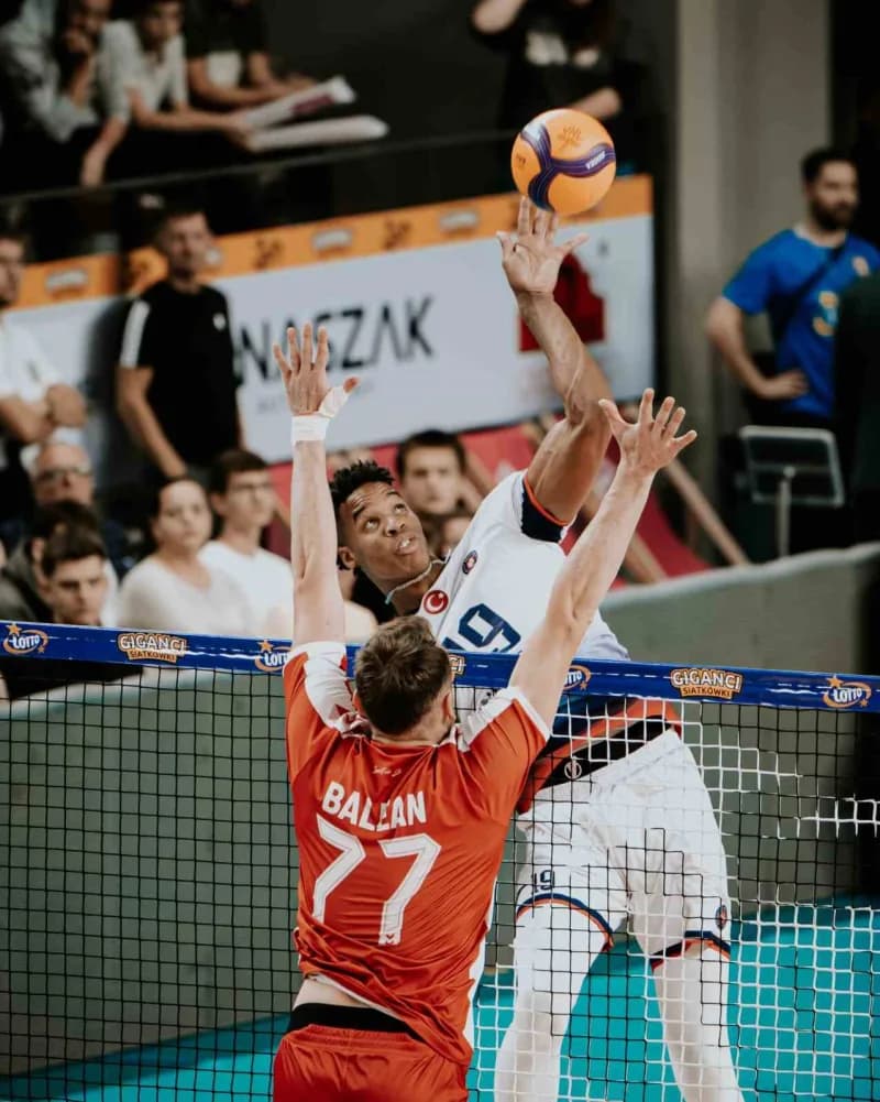 Halkbank Erkek Voleybol Takımı, Giganci Siatkowki Turnuvası’nın üçüncülük maçında Spor Toto’yu 3-2 mağlup ederek, turnuv