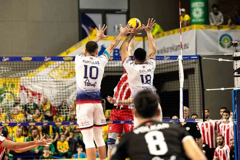 Halkbank Erkek Voleybol Takımı, Giganci Siatkowki Turnuvası’nın üçüncülük maçında Spor Toto’yu 3-2 mağlup ederek, turnuv