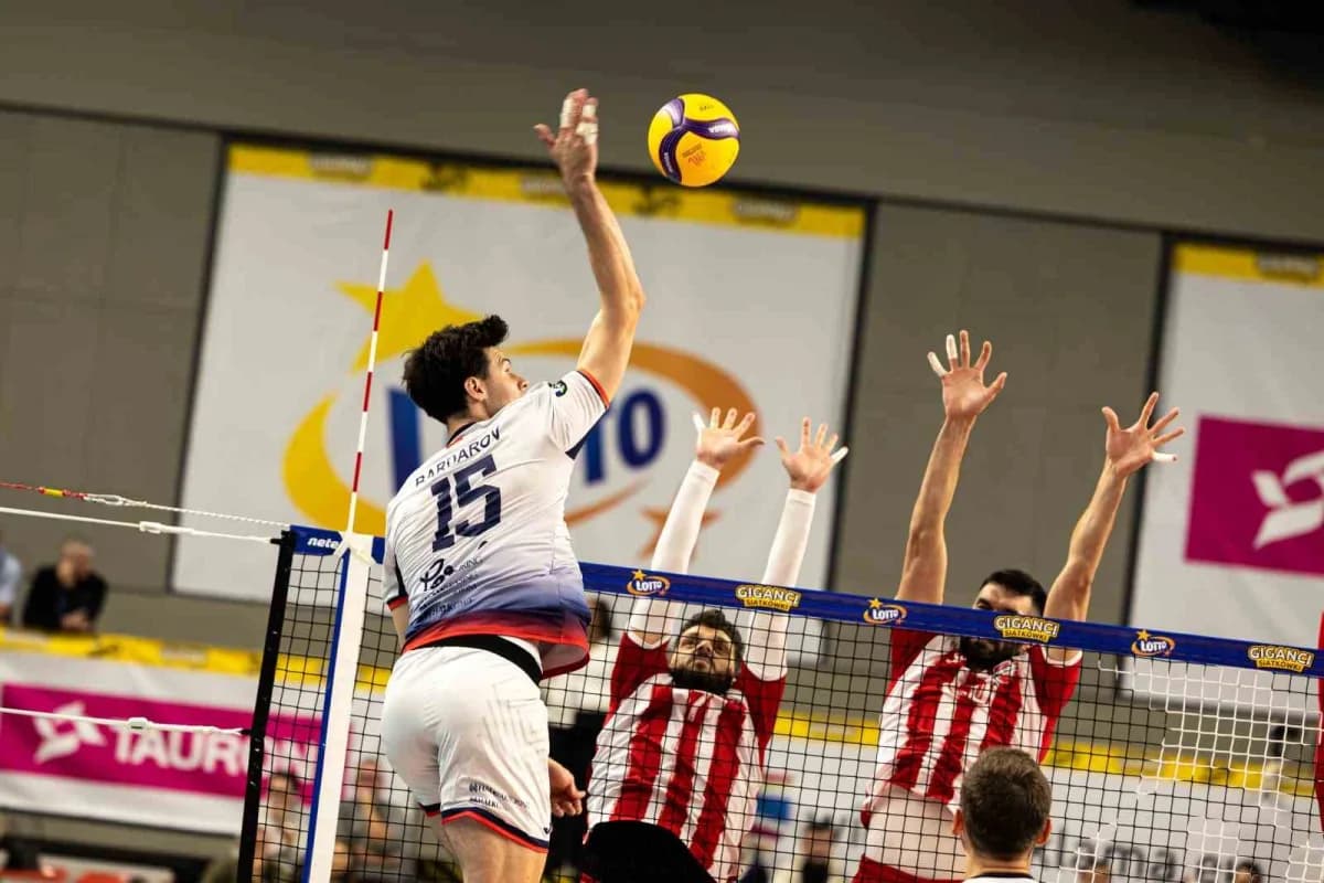 Halkbank Erkek Voleybol Takımı, Giganci Siatkowki Turnuvası’nın üçüncülük maçında Spor Toto’yu 3-2 mağlup ederek, turnuv
