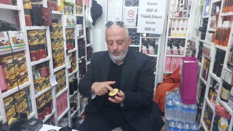 Rize'de aktarlık yapan Mehmet Karali