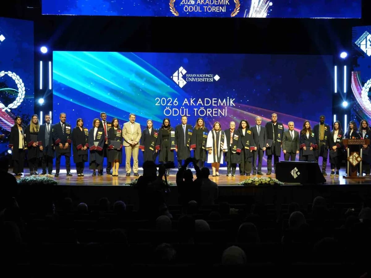 Hasan Kalyoncu Üniversitesi’nde akademik ve sportif başarı ödül töreni katılımcıları