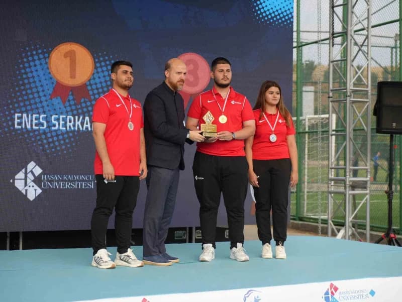 Hasan Kalyoncu Üniversitesi'nde akademik ve sportif başarılar ödüllendirildi