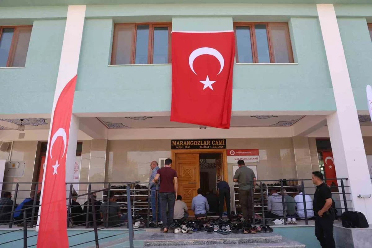 Hatay'da depremin ardından inşa edilen 137'nci cami olan Marangozlar Camii, ibadete açıldı.