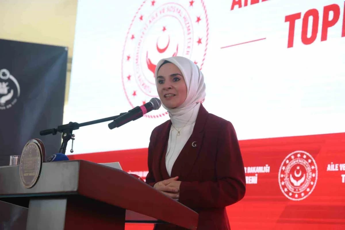 Aile ve Sosyal Hizmetler Bakanı Mahinur Özdemir Göktaş