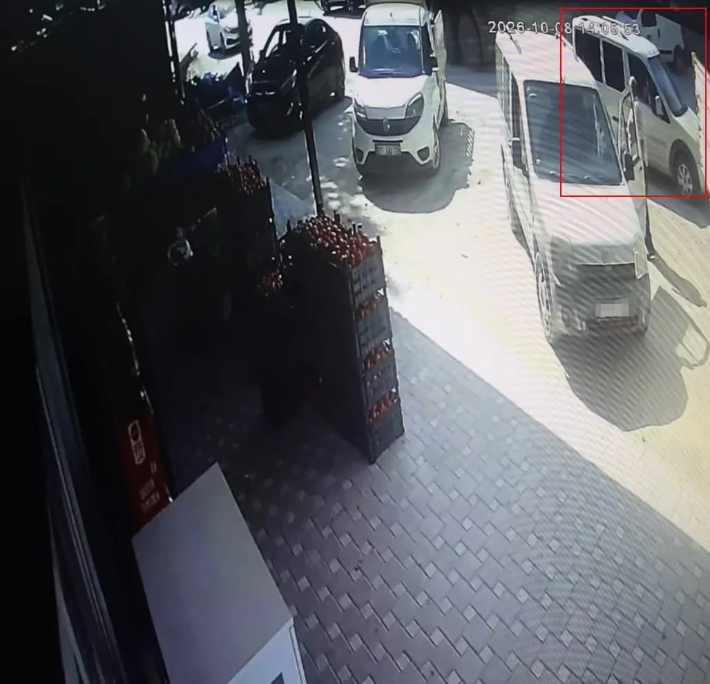 Hatay Antakya'da market önünde çalışır halde bırakılan hafif ticari aracın çalınması ve kaza sonrası yakalanması