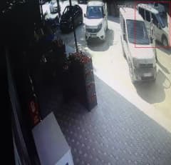 Hatay Antakya'da market önünde çalışır halde bırakılan hafif ticari aracın çalınması ve kaza sonrası yakalanması