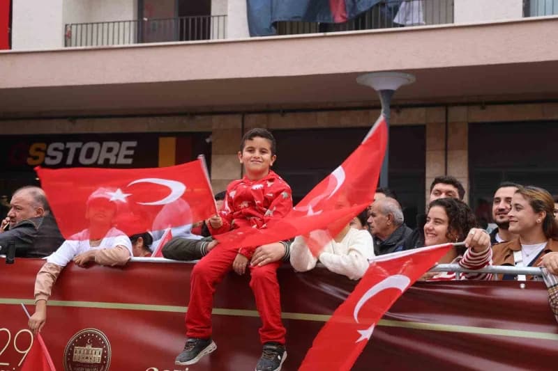 Hatay’da depremde yerle bir olan ve enkaz kaldırma çalışmalarıyla birlikte boş araziye dönen Atatürk