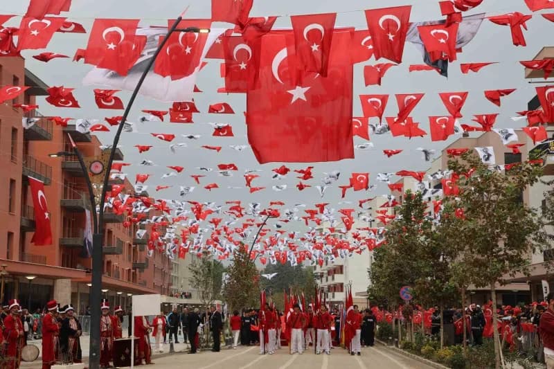 Hatay’da depremde yerle bir olan ve enkaz kaldırma çalışmalarıyla birlikte boş araziye dönen Atatürk
