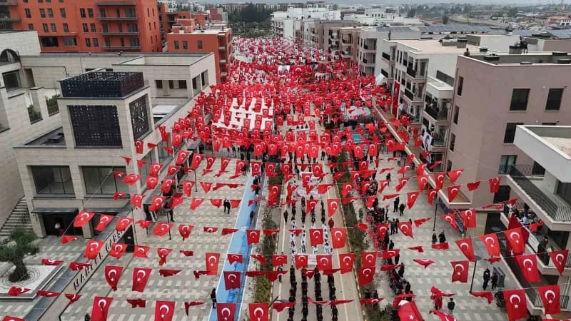 Hatay’da depremde yerle bir olan ve enkaz kaldırma çalışmalarıyla birlikte boş araziye dönen Atatürk