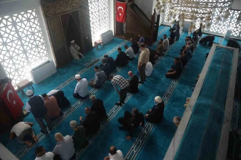 Oki Hz. Hasan Camii ibadete açıldı.