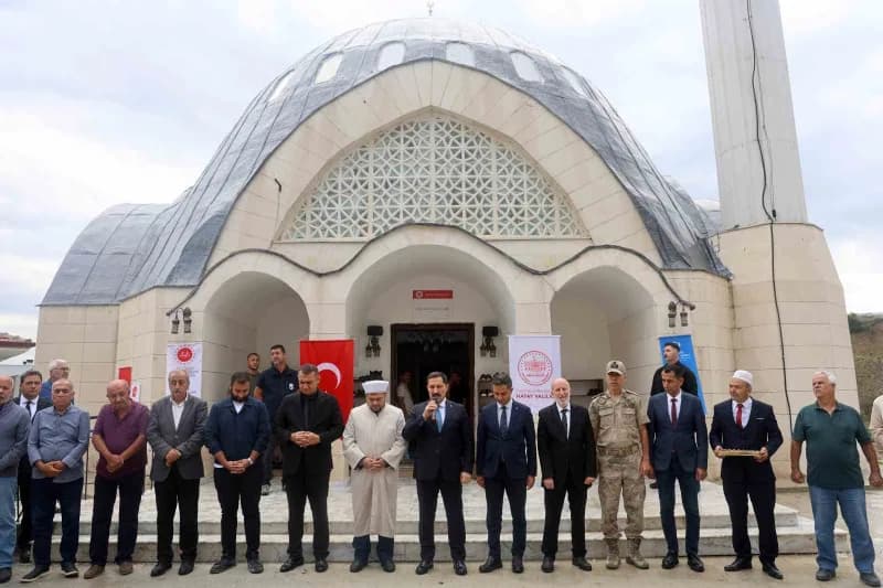 TOKİ Hz. Hasan Camii, Vali Mustafa Masatlı'nın katılımıyla ibadete açıldı.