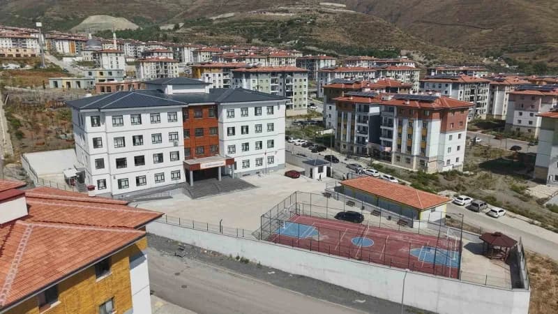 Kahramanmaraş merkezli depremlerde Hatay’da 210 eğitim kurumu yıkılırken, kentte yürütülen yeniden inşa çalışmaları kaps