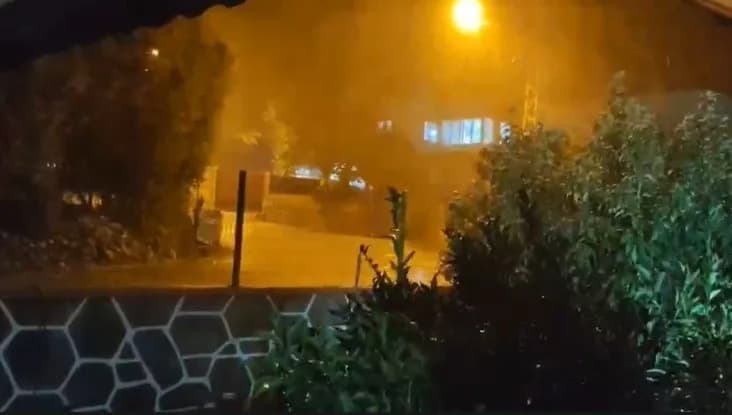 Hatay’da ceviz büyüklüğünde dolu yağışı sonrası beyaz örtü ve araçlar