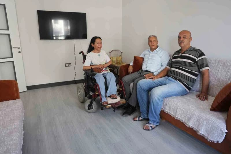 Emine Alagöz (Solda) depremde yaşadıklarını anlattı