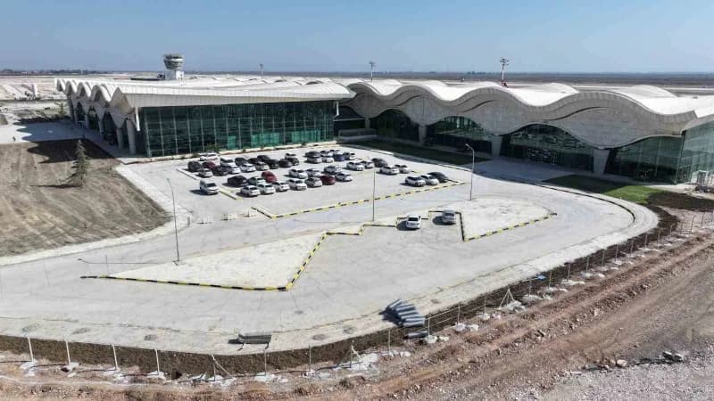 Ulaştırma ve Altyapı Bakanı Abdulkadir Uraloğlu, Hatay Havalimanı'nda yeni binaların yapımı ve apron