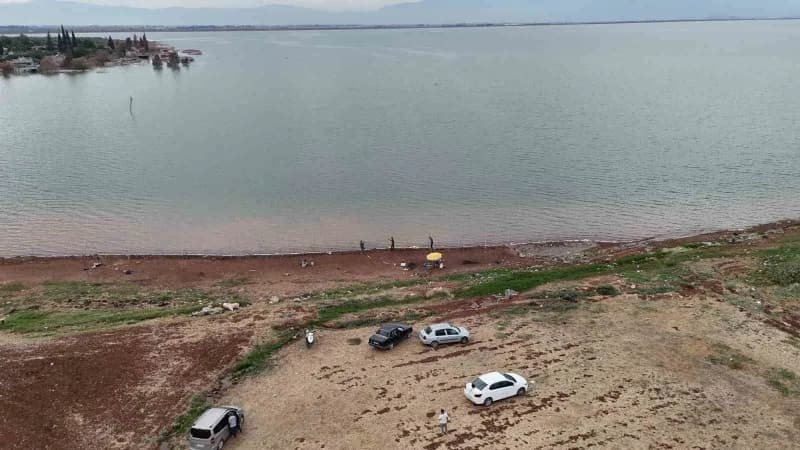 Hatay'da geçen yıl kuraklık nedeniyle su seviyesi düşen Reyhanlı Barajı, bu yıl etkili olan aşırı yağışlarla yeniden dol