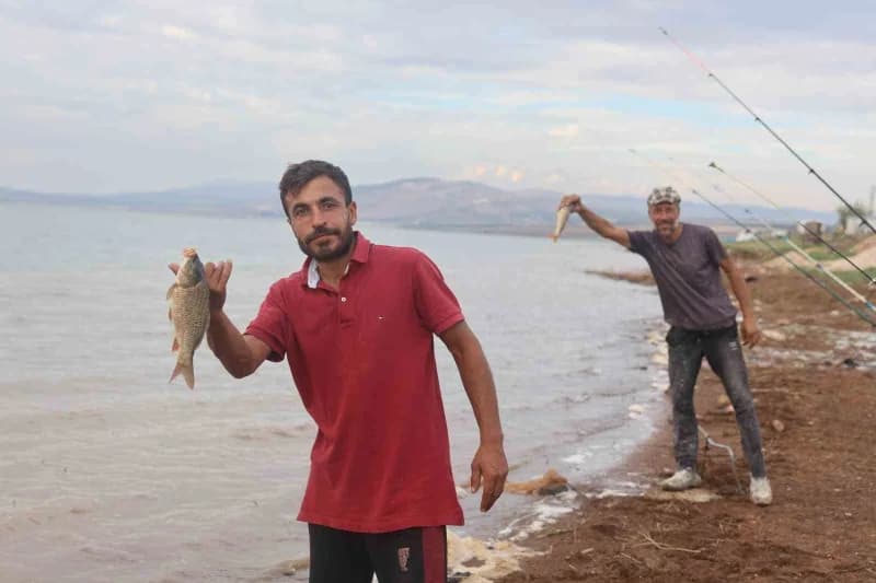 Öndeki Hasan İşler arkadaki Mustafa Özbek